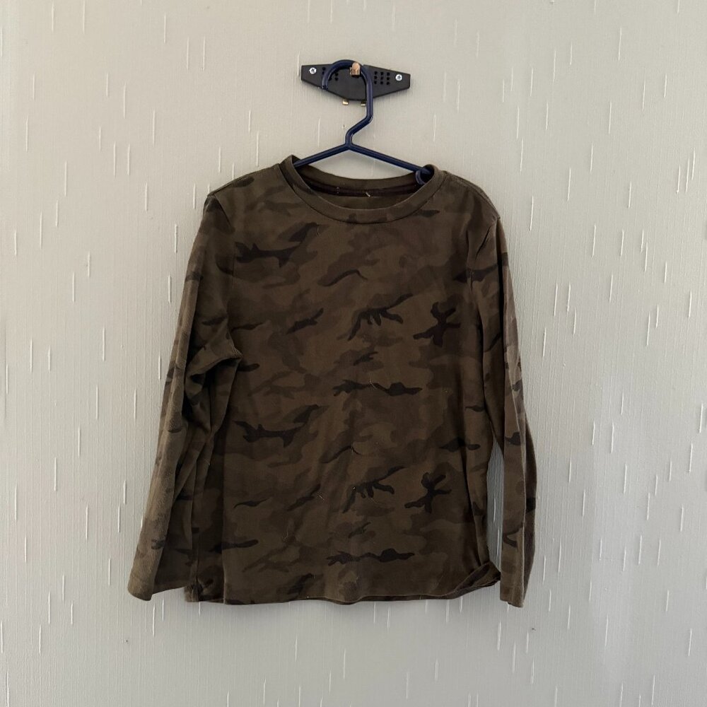 Old Navy Boy's Camo long-sleeve.  Size S (6-7).